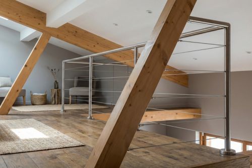 Garde-corps inox &agrave; cables sur mezzanine