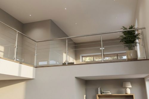 Garde-corps inox verre et c&acirc;bles autour d'une piscine