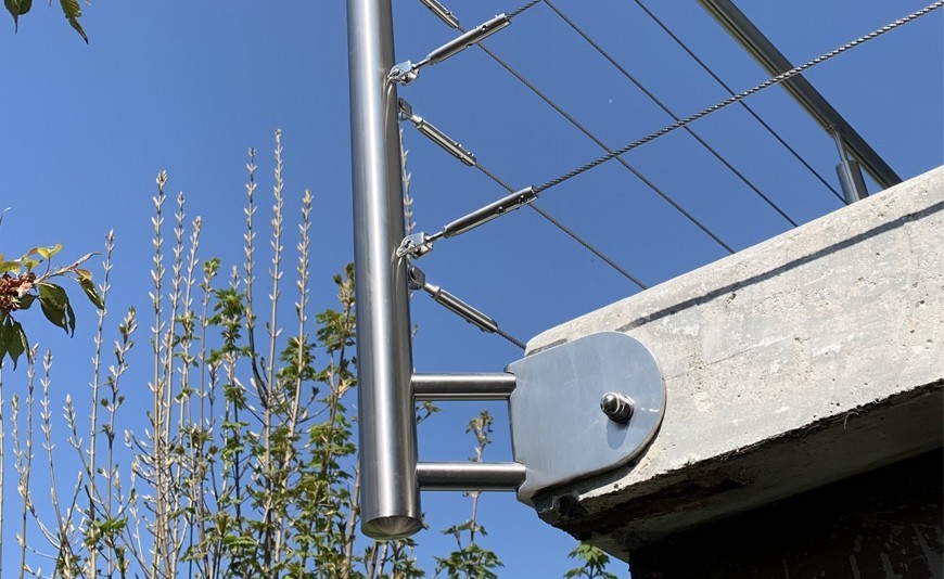 Comment bien fixer votre garde-corps en inox ? 