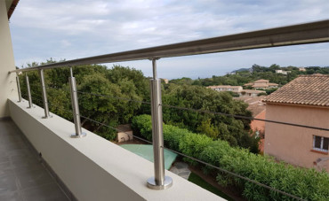 Garde-corps en inox sur muret : comment le choisir ? 