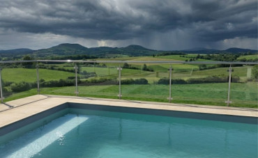 Quelle rambarde de piscine choisir pour sécuriser ?