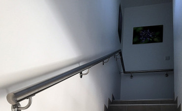 Installer une main courante murale : la bonne pose